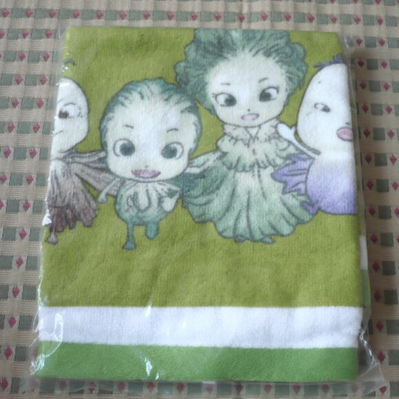 NWT Yoshitaka Amano's N.Y. Salad Hand Towel - Picture 3 of 3
